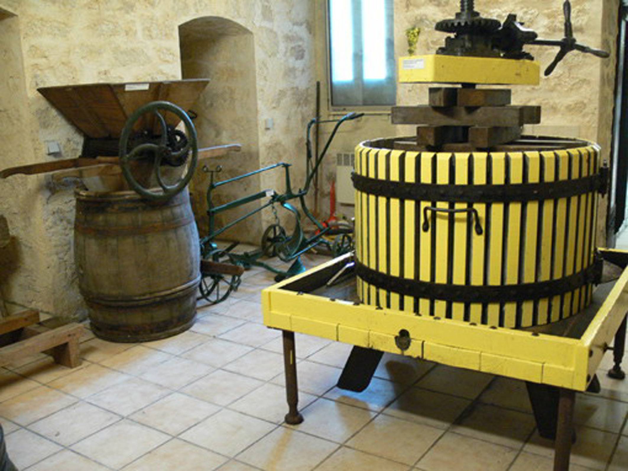 Visite des caves et chais de la Confrérie des Coteaux