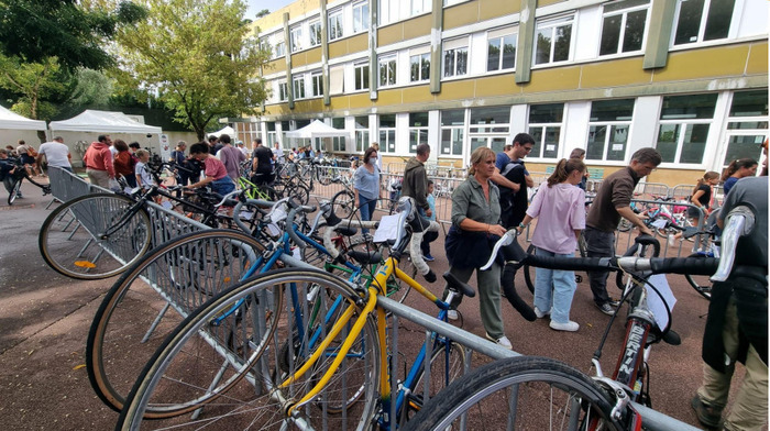 Venez vendre votre vélo ou en acheter un à un prix attractif dans le cadre d'une bourse aux vélos et bénéficier d'un atelier d'aide à l'auto-réparation
