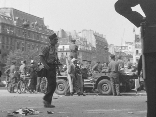 La Libération de Paris vue par Robert Capa | Balade urbaine