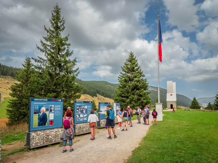 Exposition "Célébrer l’esprit des Glières. Le Monument national à la Résistance" au plateau des Glières