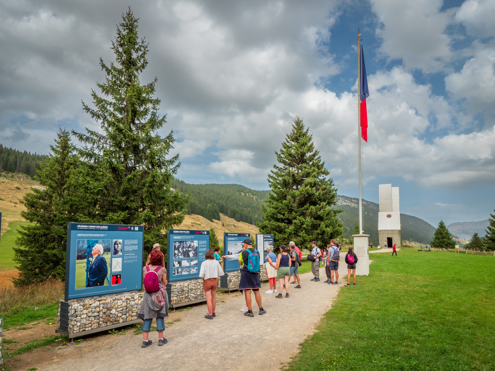 Exposition "Célébrer l’esprit des Glières. Le Monument national à la Résistance" au plateau des Glières