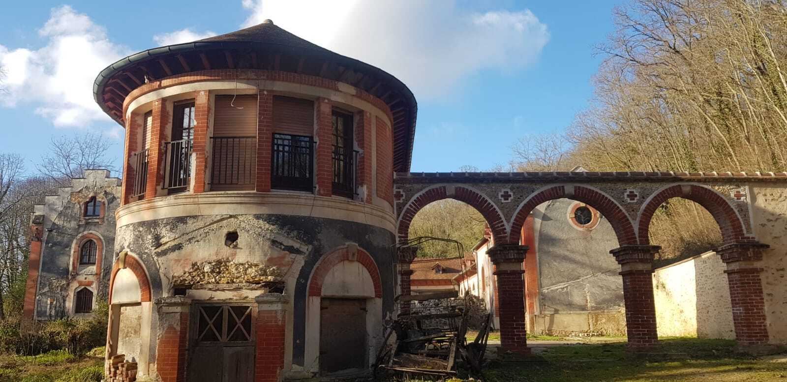 Visite des monuments du Domaine D'Ors: chapelle, glacière, pont galerie, communs...