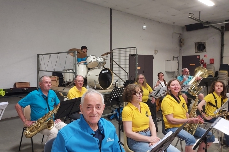 Première animation musicale au forum des associations à 11H30