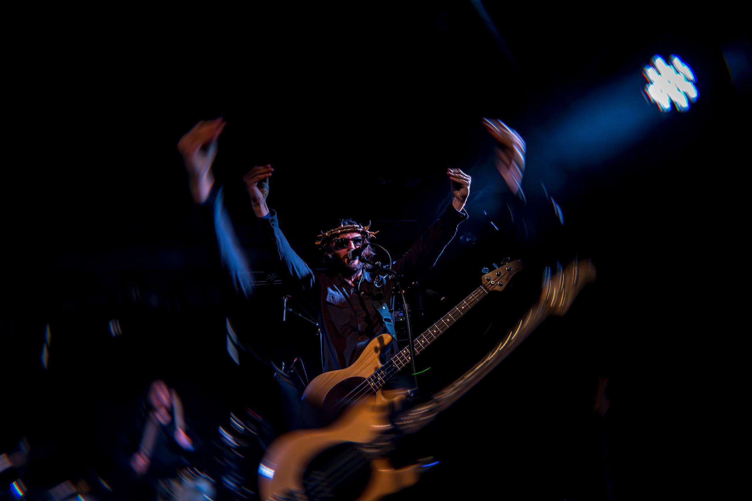 Les Hommes Crabes + Avalanches + Behold The Monkey