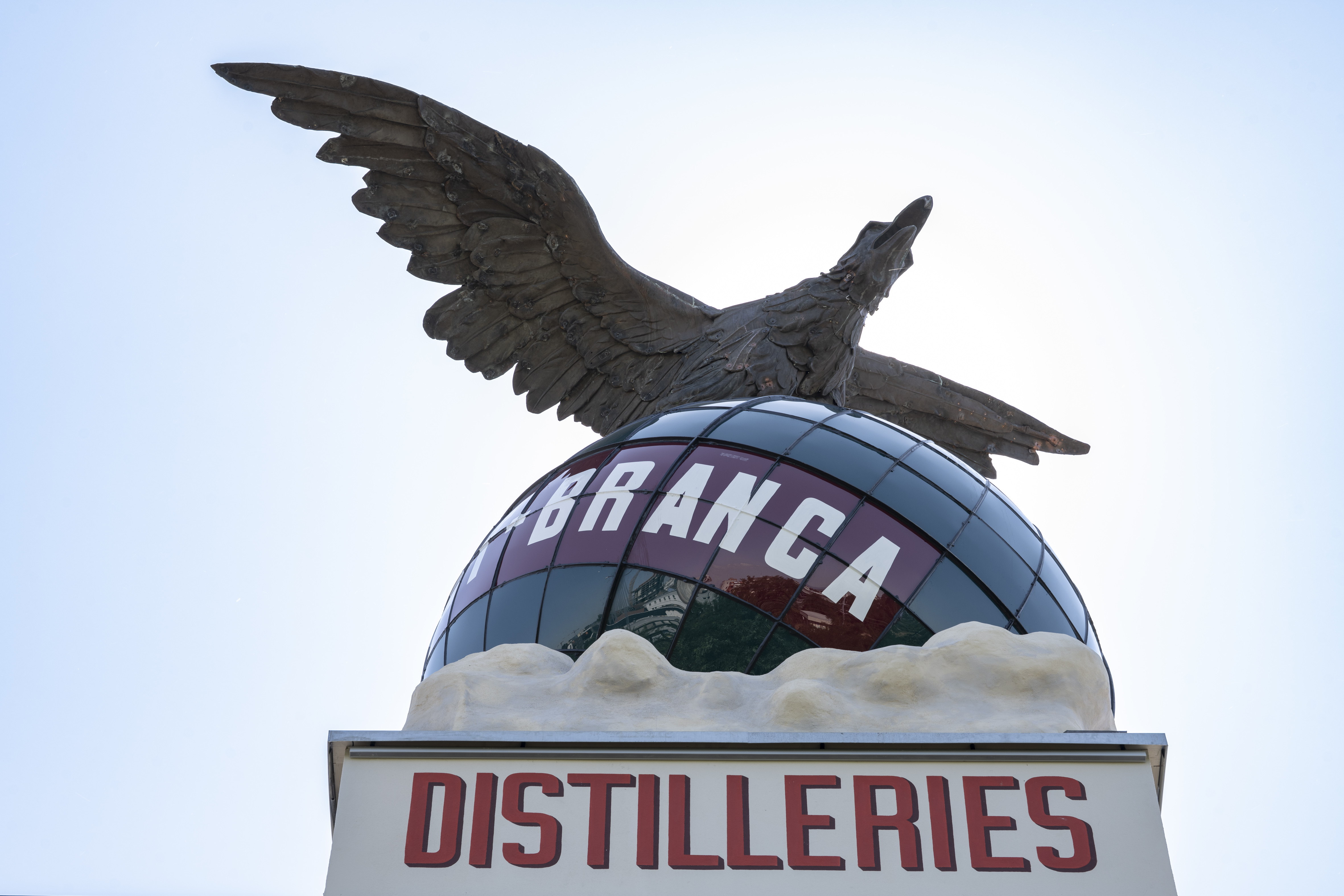 Inauguration de l'aigle emblématique de la Fondation Fernet-Branca