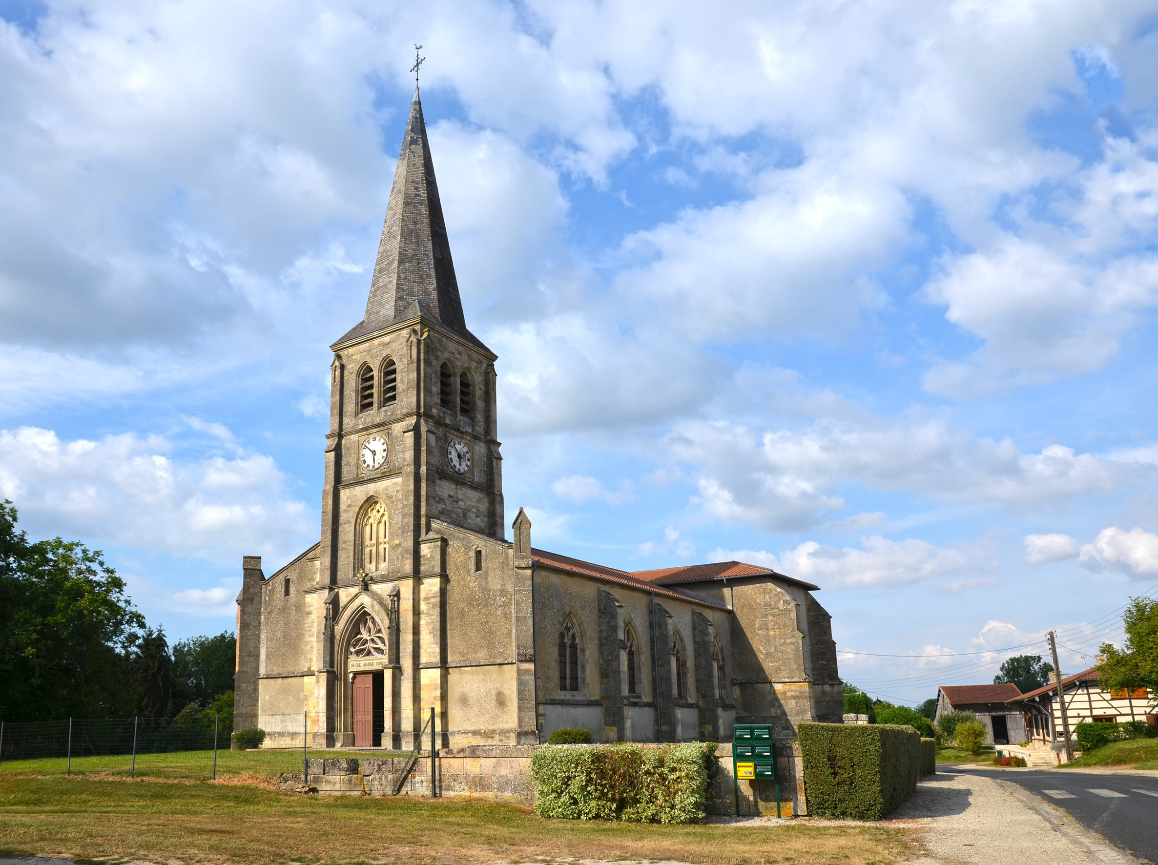 Découverte de l'église des Charmontois et d'une exposition de photographies animalières