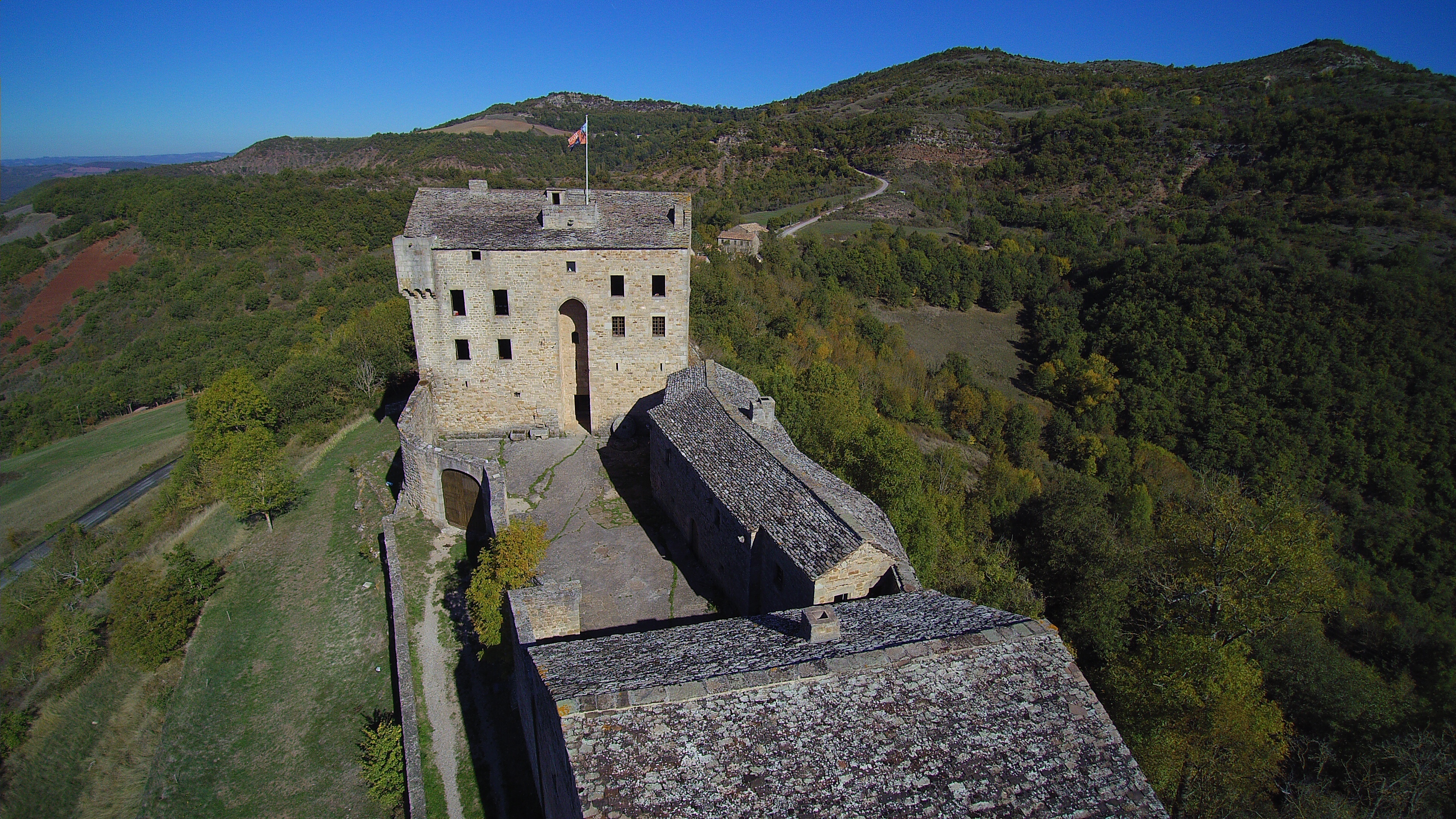 Visitez le château de Montaigut et son village d'autrefois