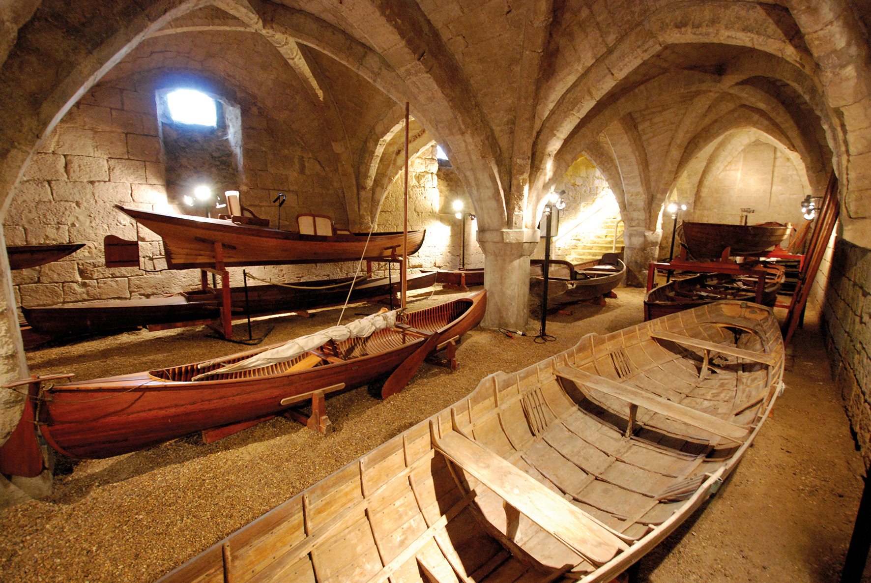 Visite du Grand Cellier du XIIIe siècle
