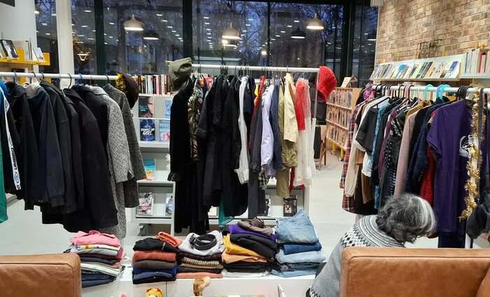 Fringothèque solidaire à la bibliothèque Bordeaux-Lac