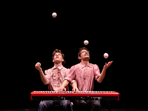 Paul et Màx, La Suite (sur Bach) Bien Calée pour piano et balles à 4 mains
