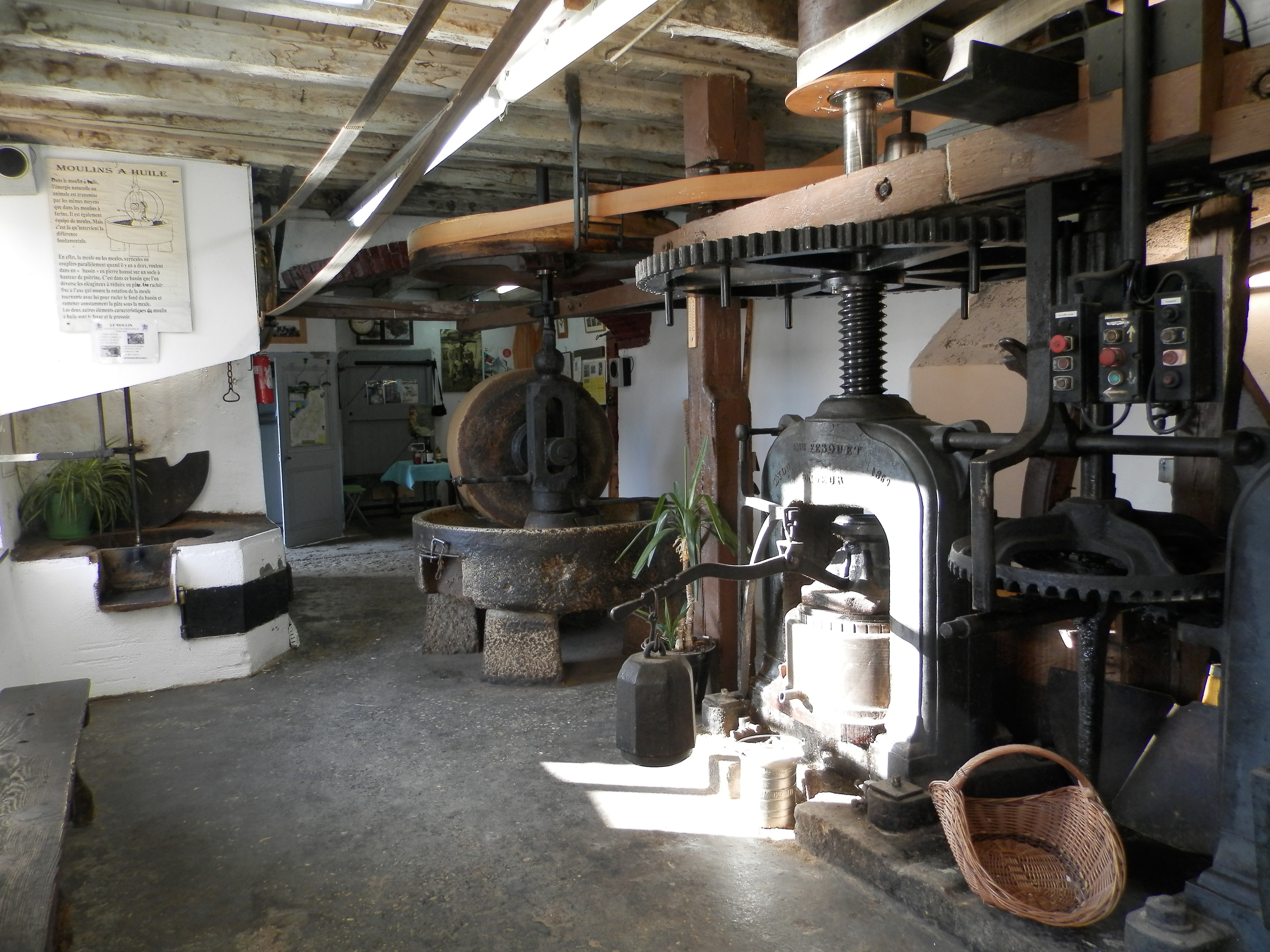 fabrication huiles de noix et noisettes