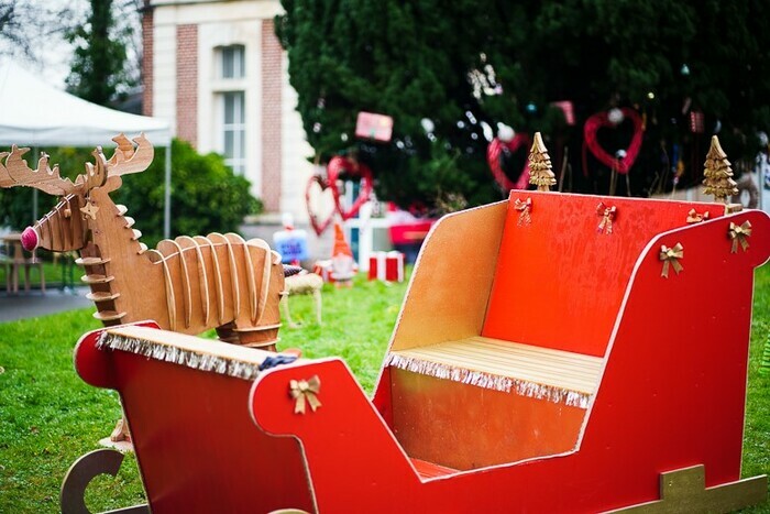 Village de Noël et remise de colis aux aînés