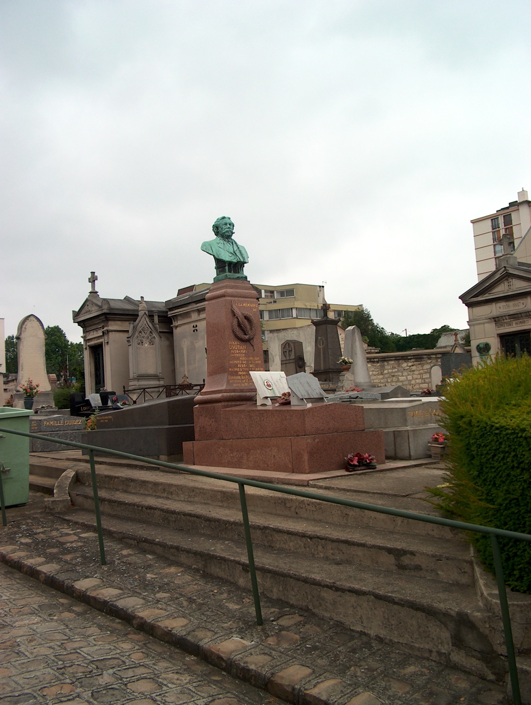 Visite de l'ancien cimetière communal d'Ivry-sur-Seine