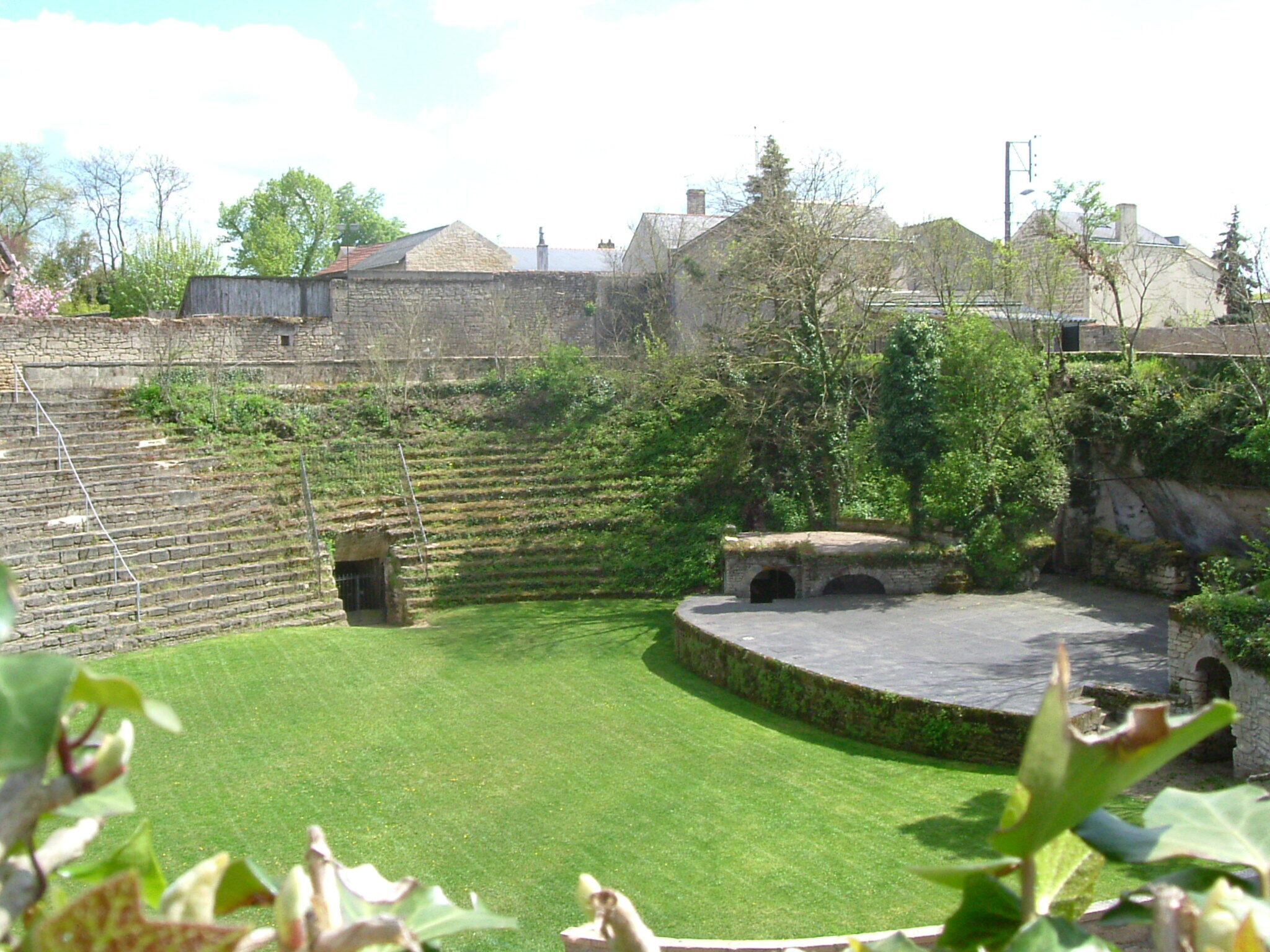visites guidées des arènes de Doué-la-Fontaine, de leurs galeries souterraines et des halles