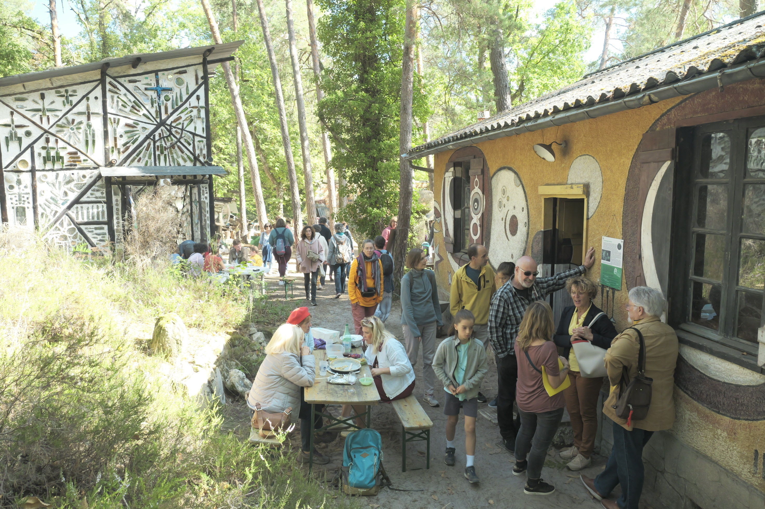 Visite libre du Village d'Art Préludien de Chomo