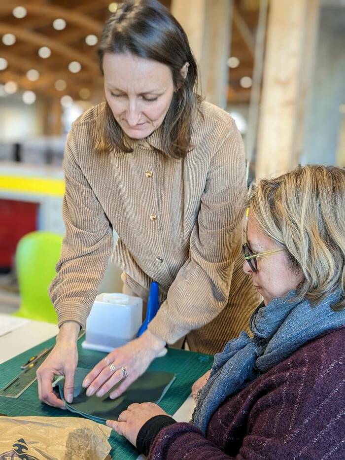 Upcycling : Fabriquez une pièce de maroquinerie en cuir de réemploi
avec Nos Deux Mains