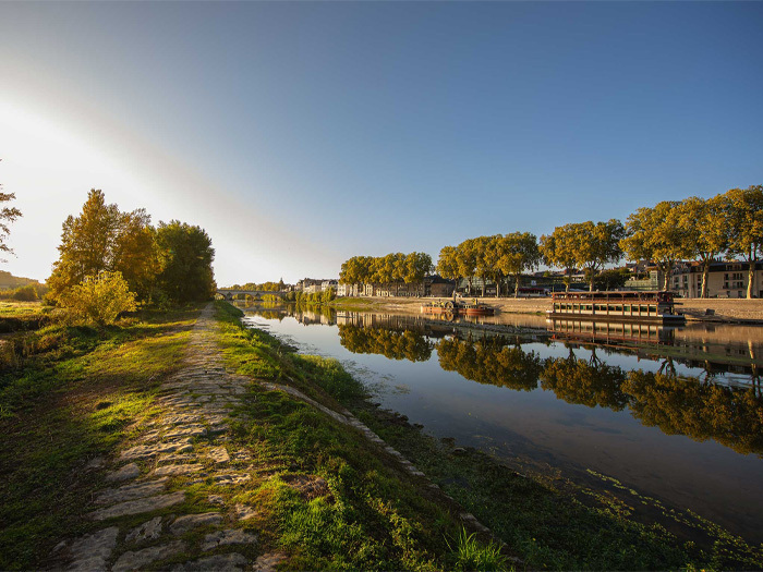 Le port d'Orléans : entre commerce et contrebande