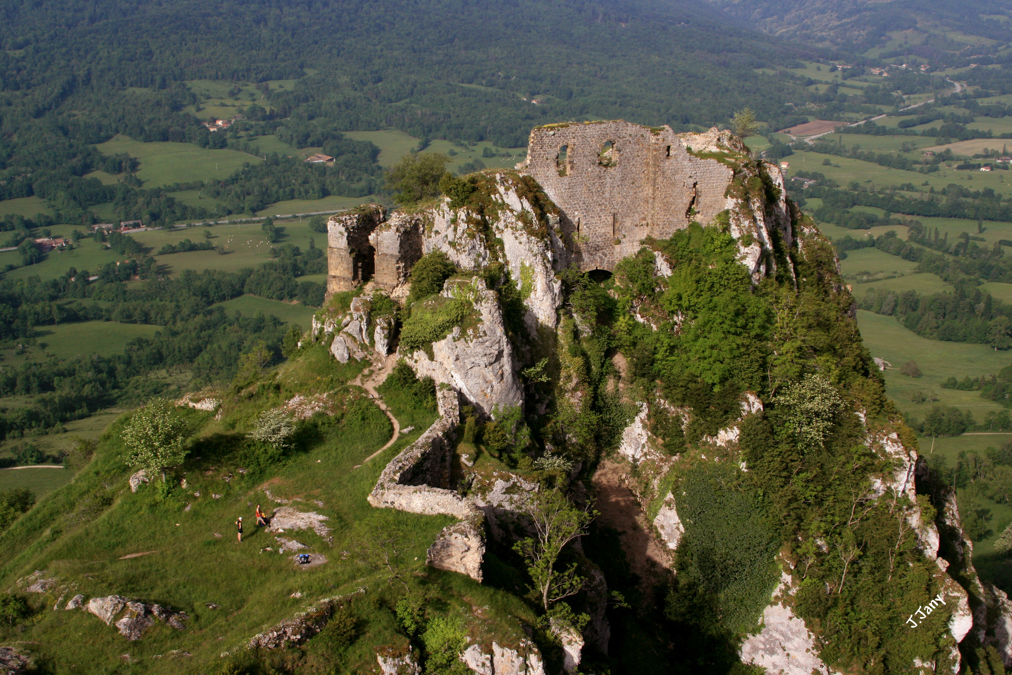 "Roquefixade : Site Patrimonial Remarquable" : une châtellenie royale à préserver