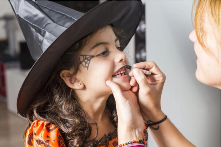 Halloween : séance de maquillage