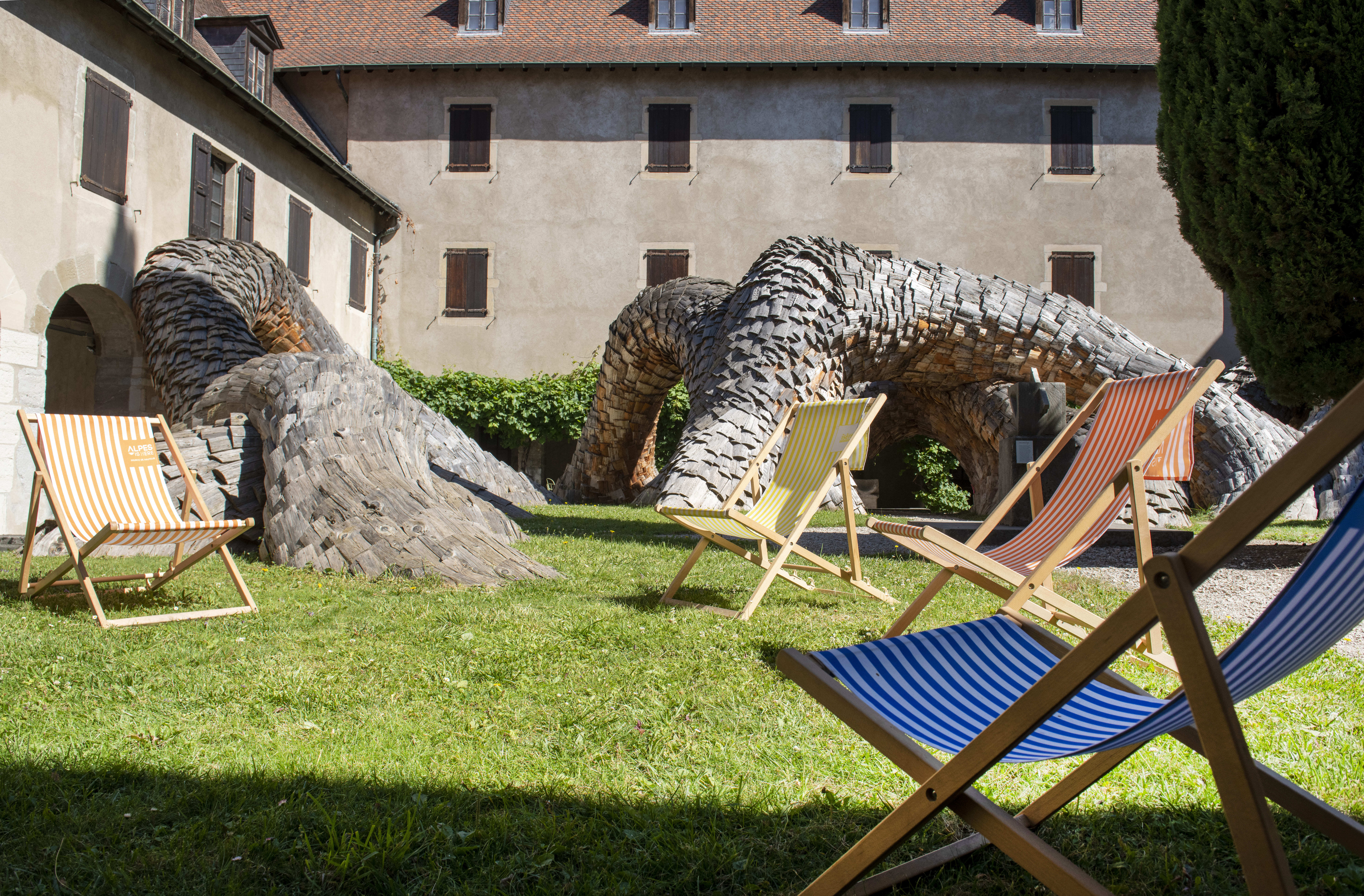 "Écorcée" une installation de Simon Augade