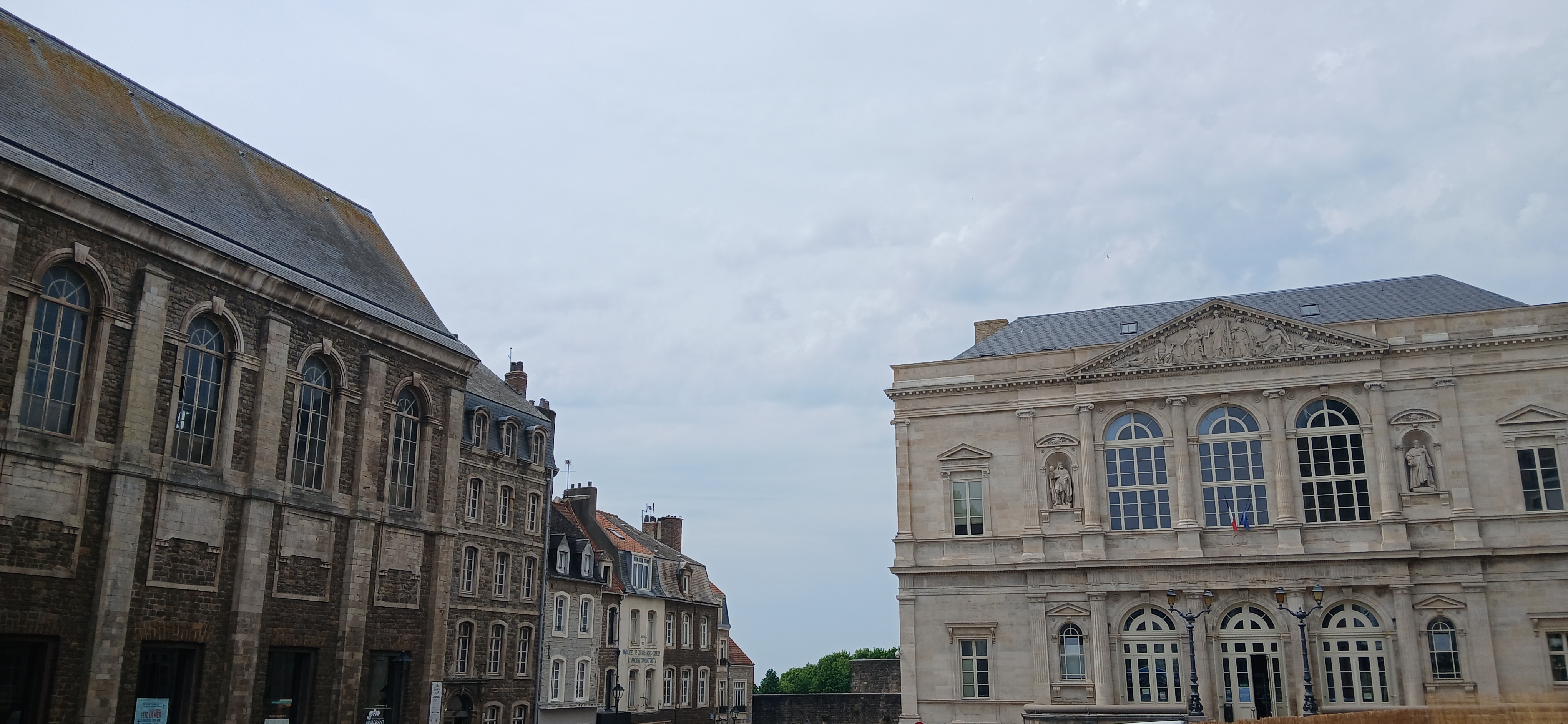 Visite guidée "Histoire(s) de places"