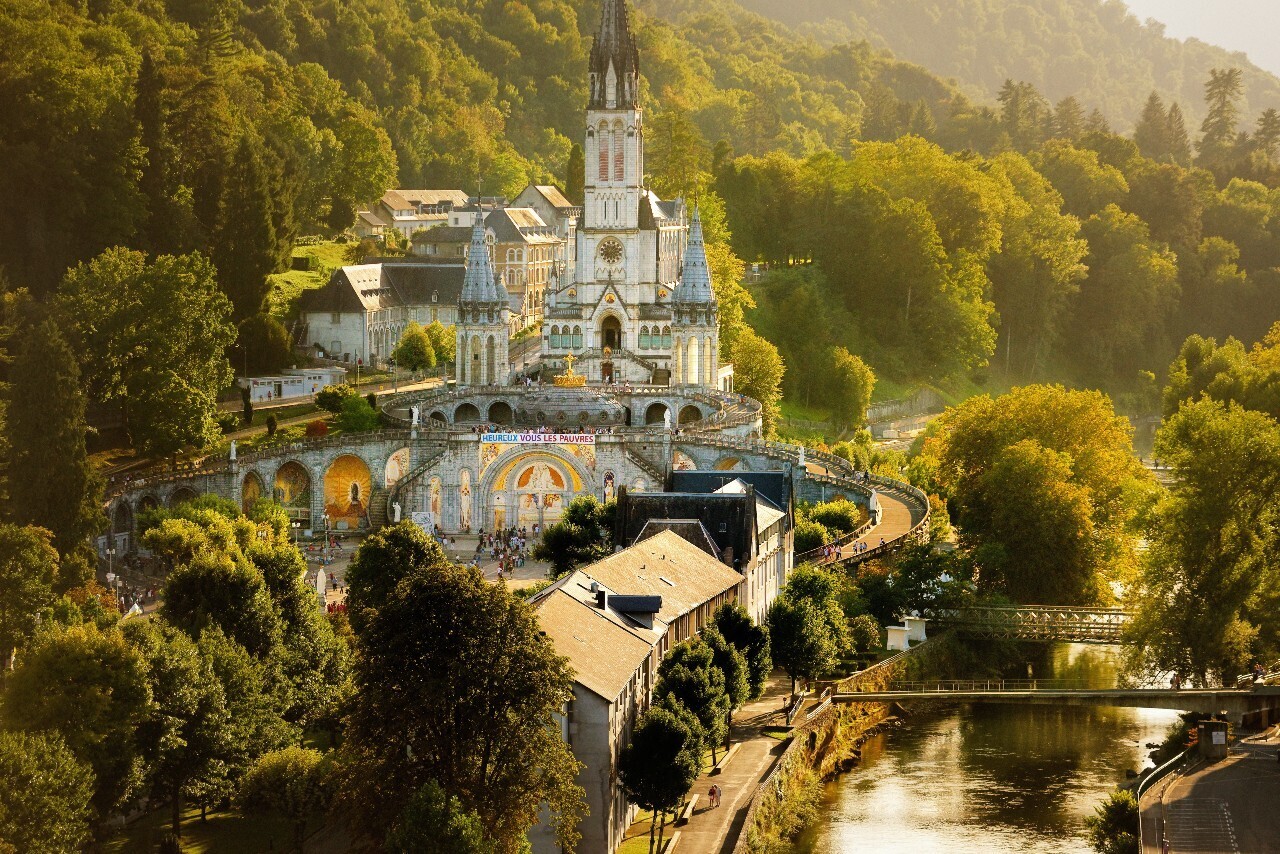 PÈLERINAGE FAMILIAL ET PAROISSIAL À LOURDES