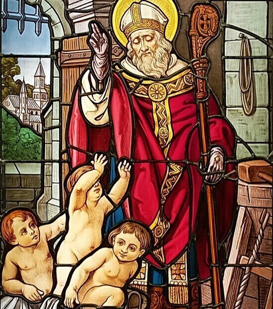 A la découverte d'un vitrail de saint Nicolas peint par le maître-verrier Joseph Benoit.