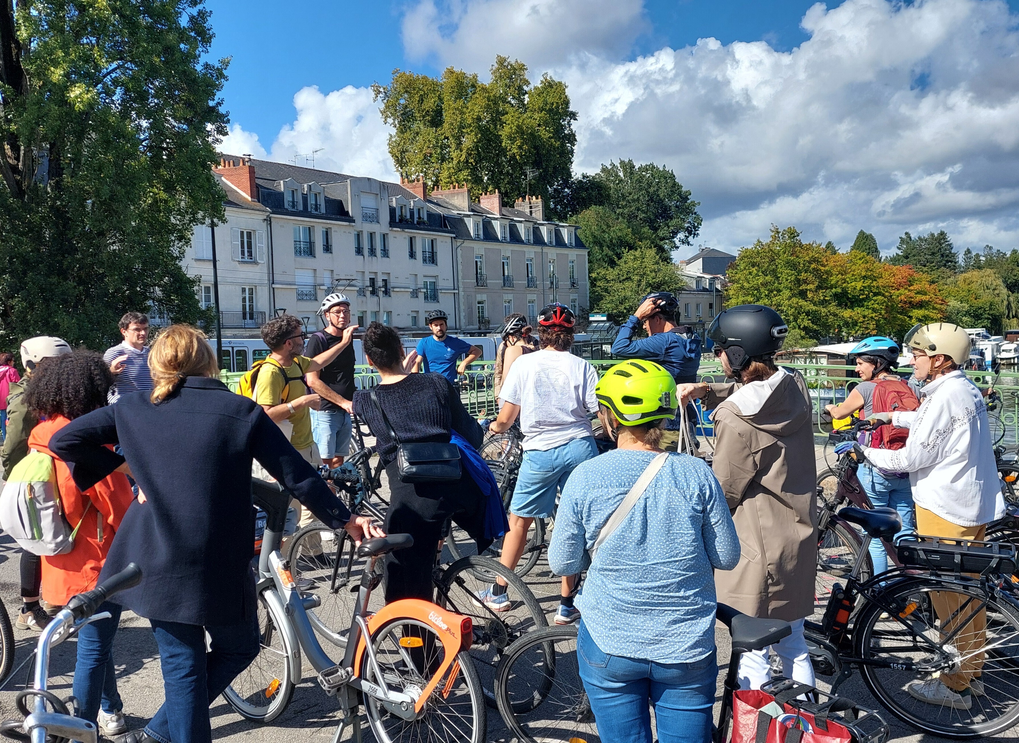 Balade « Grand tour à vélo des désintégrations architecturales de François Morellet »