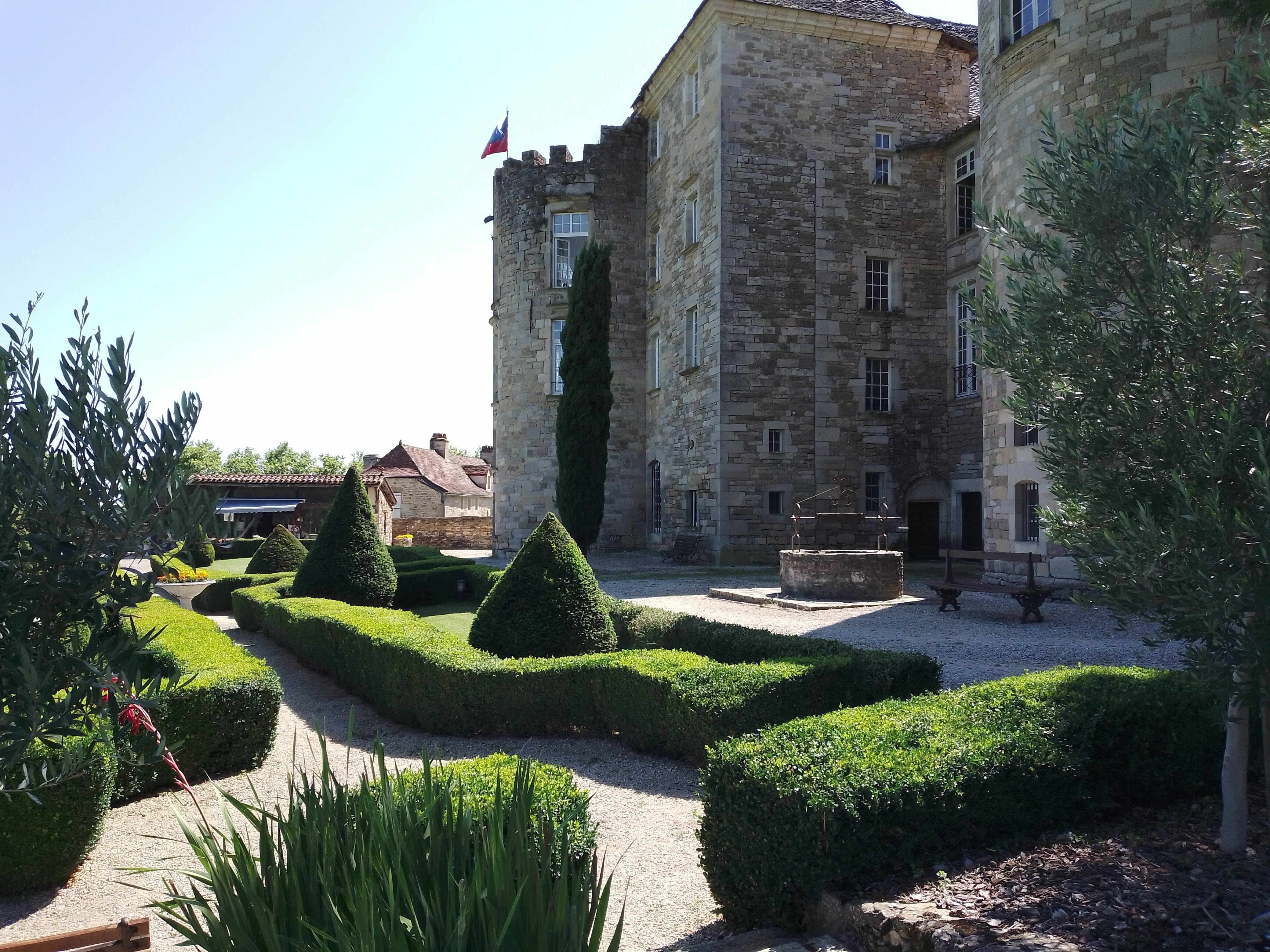 Visite des jardins a la francaise du chateau de la reine margot