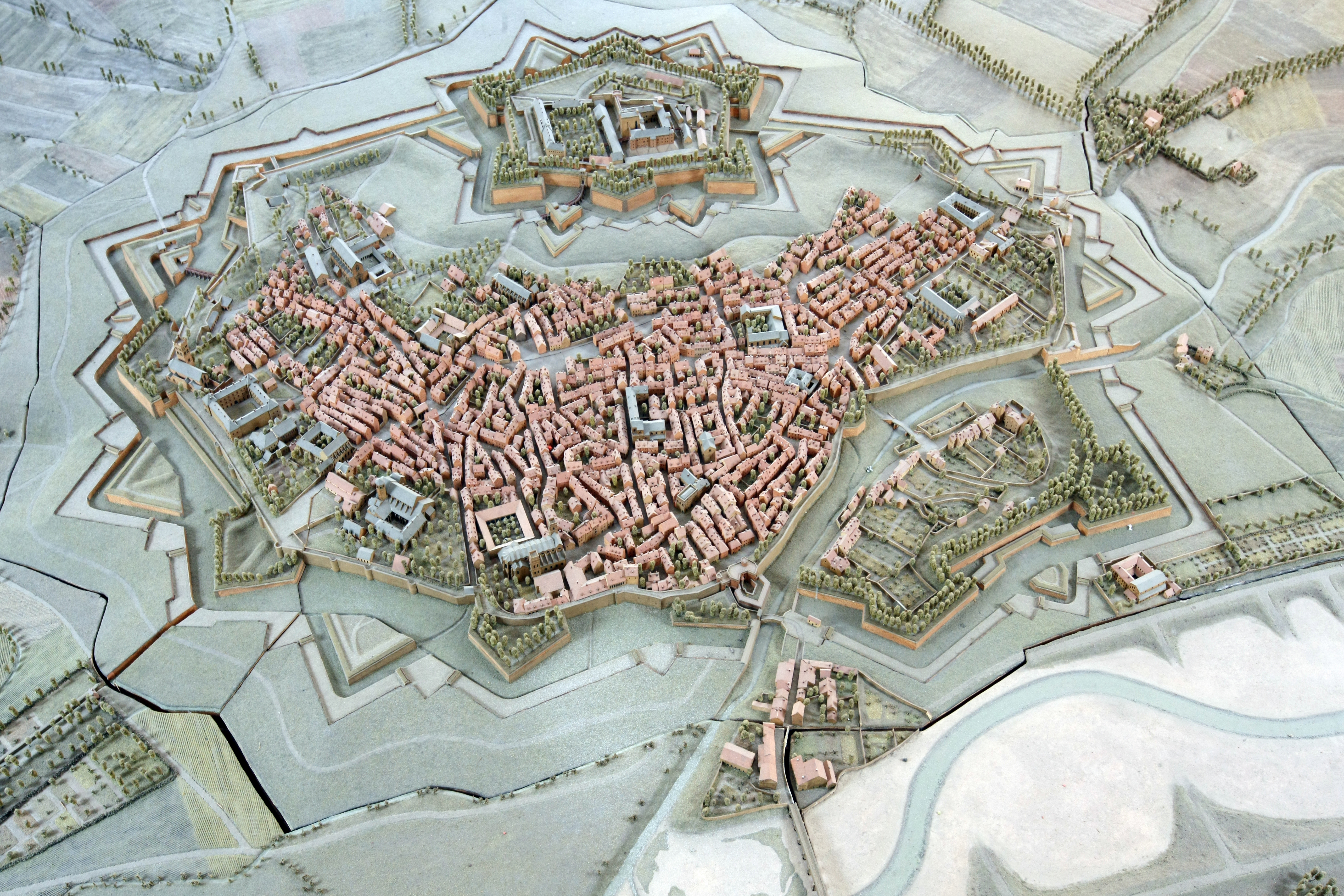 Exposition : un plan relief vous raconte l'histoire militaire de Perpignan