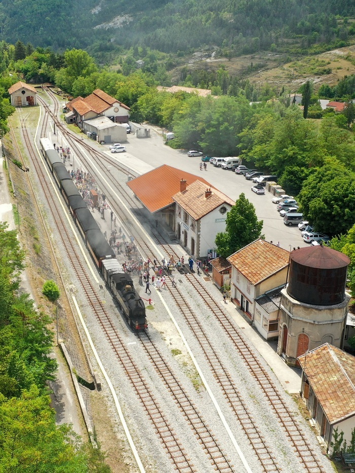 Train des Pignes historique et locomotive à vapeur