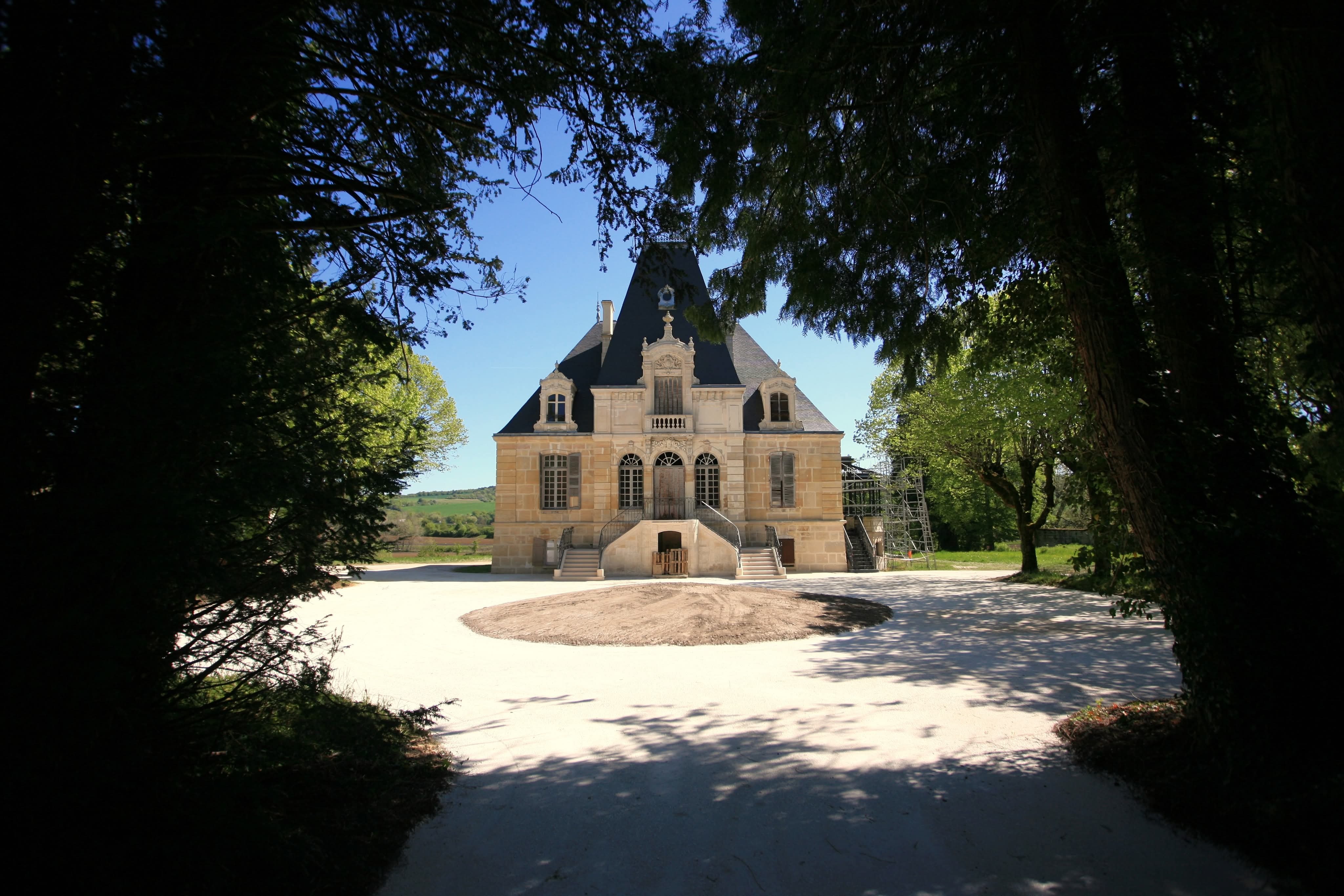 Visite des caves, de la cuisine et du parc d'une maison de maîtres de forge du XIXème siècle