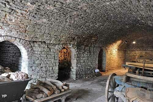 Visite des fours à plâtre de Berzé-la-Ville