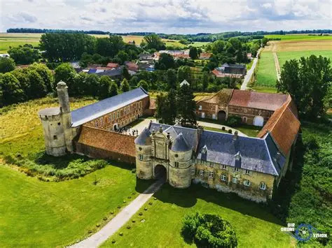 Visite et jeux au Château d'Esnes