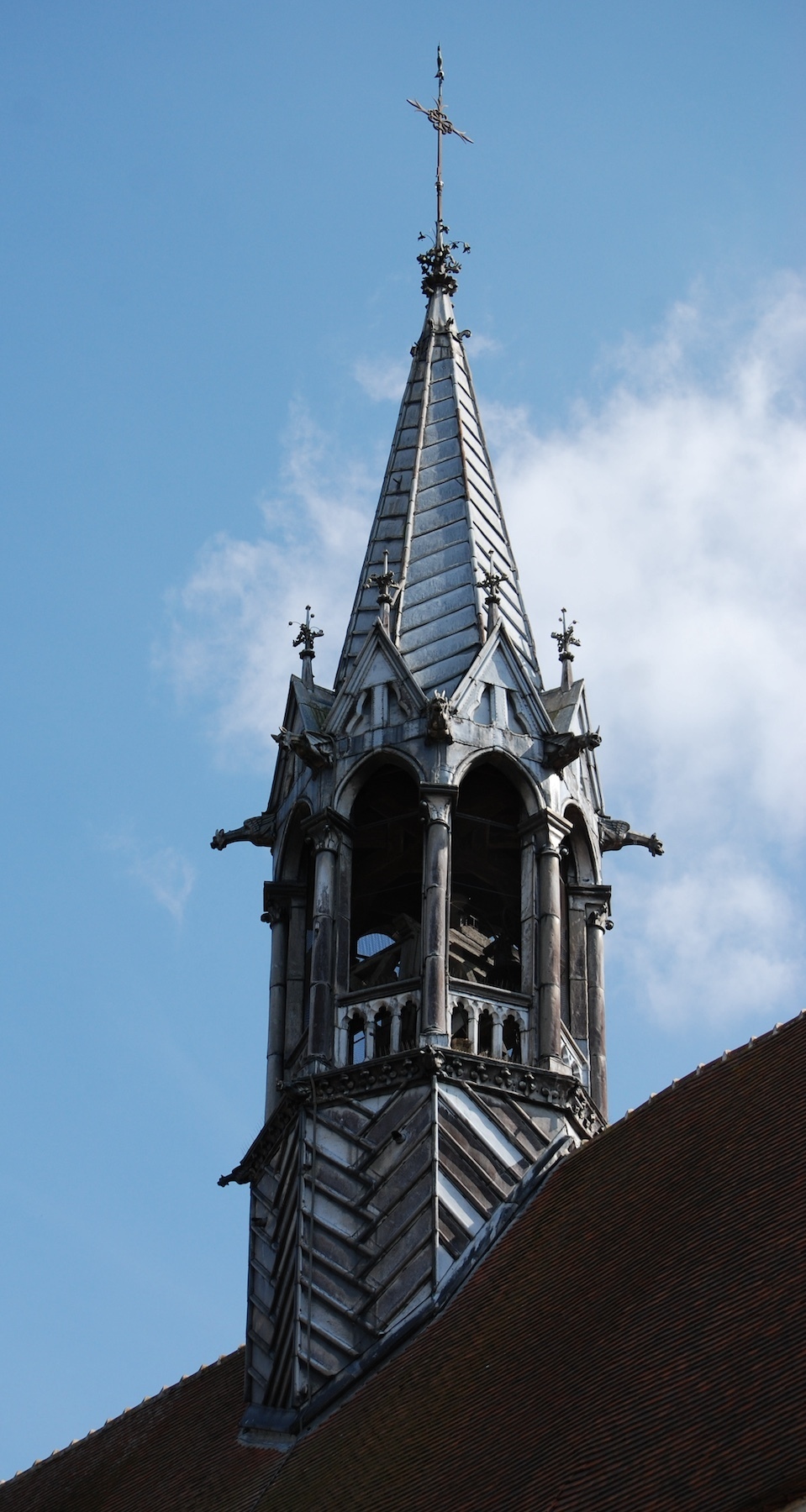 l'église collégiale de Chablis et sa flèche néogothique