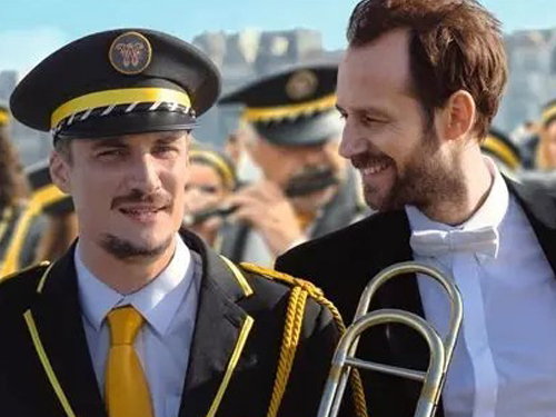 En Fanfare