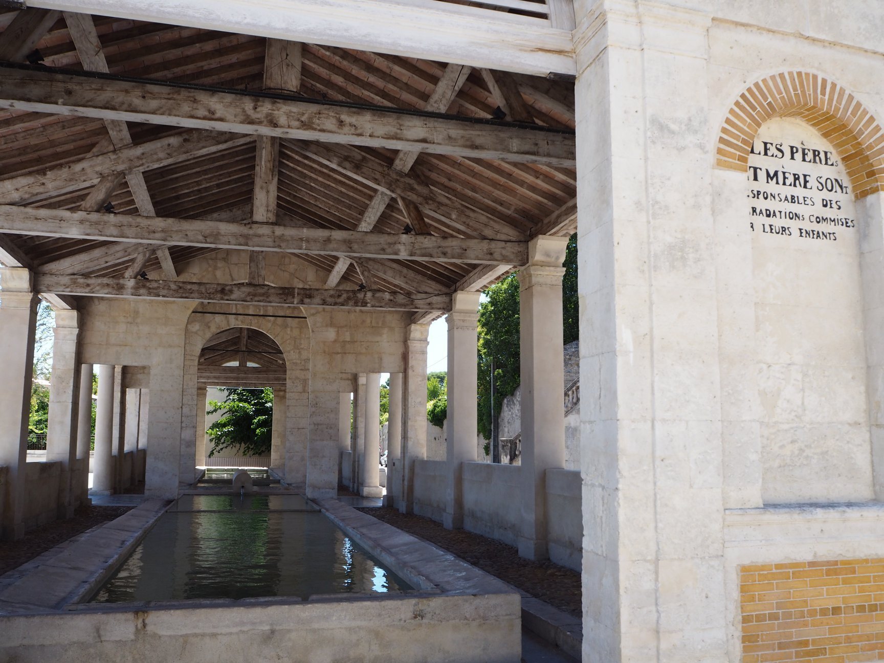 Visite du patrimoine de Pont-Saint-Esprit : le lavoir municipal