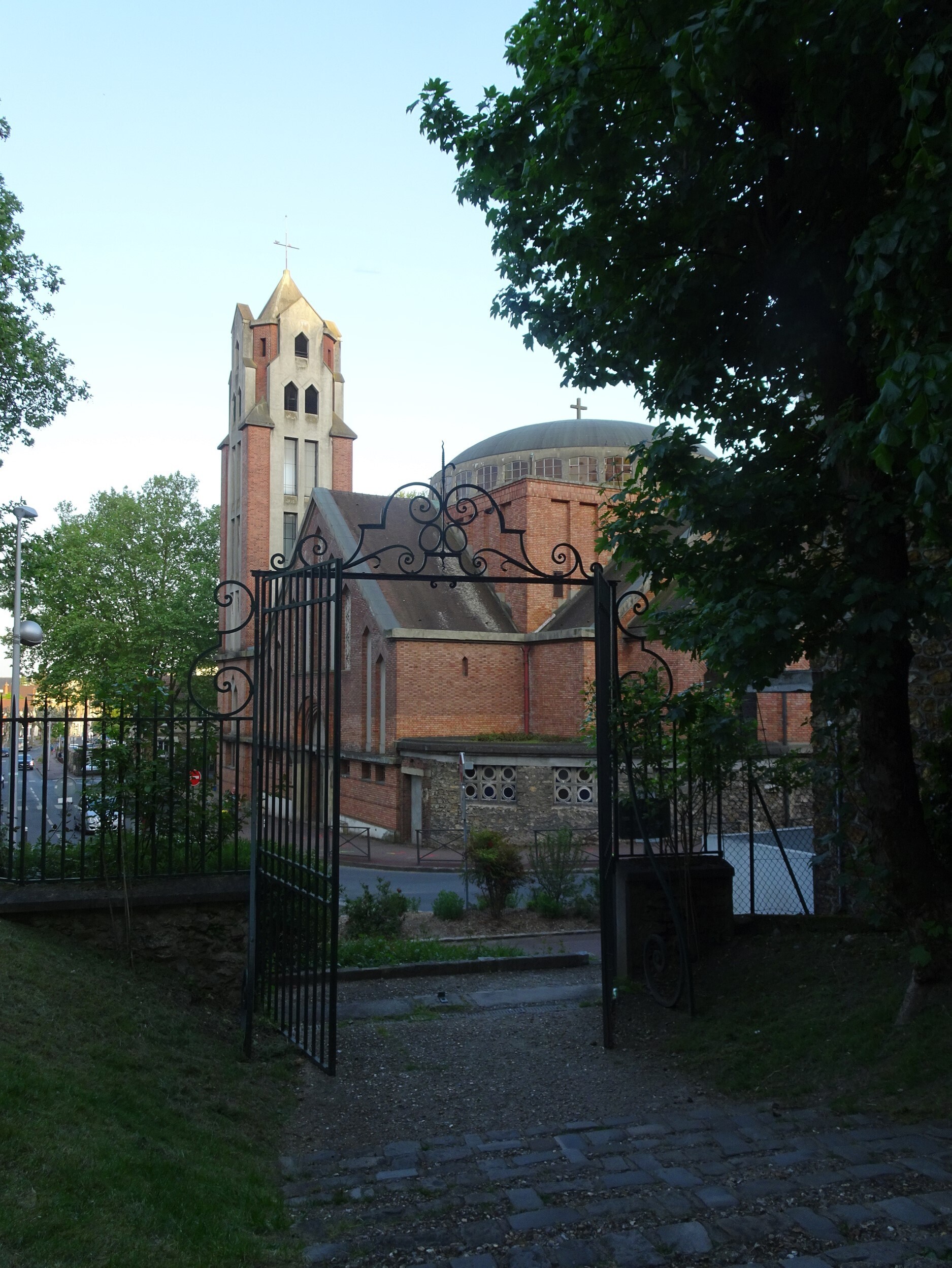 Visite guidée de l'église Notre Dame de France de Juvisy