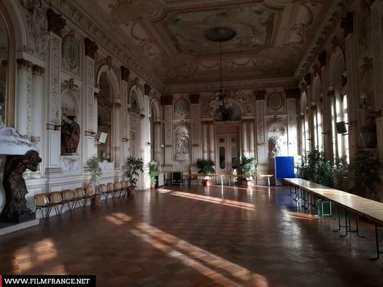 Visite libre de l’Hôtel de Ville (péristyle bas et haut, Salle des Fêtes, Salle du Conseil)