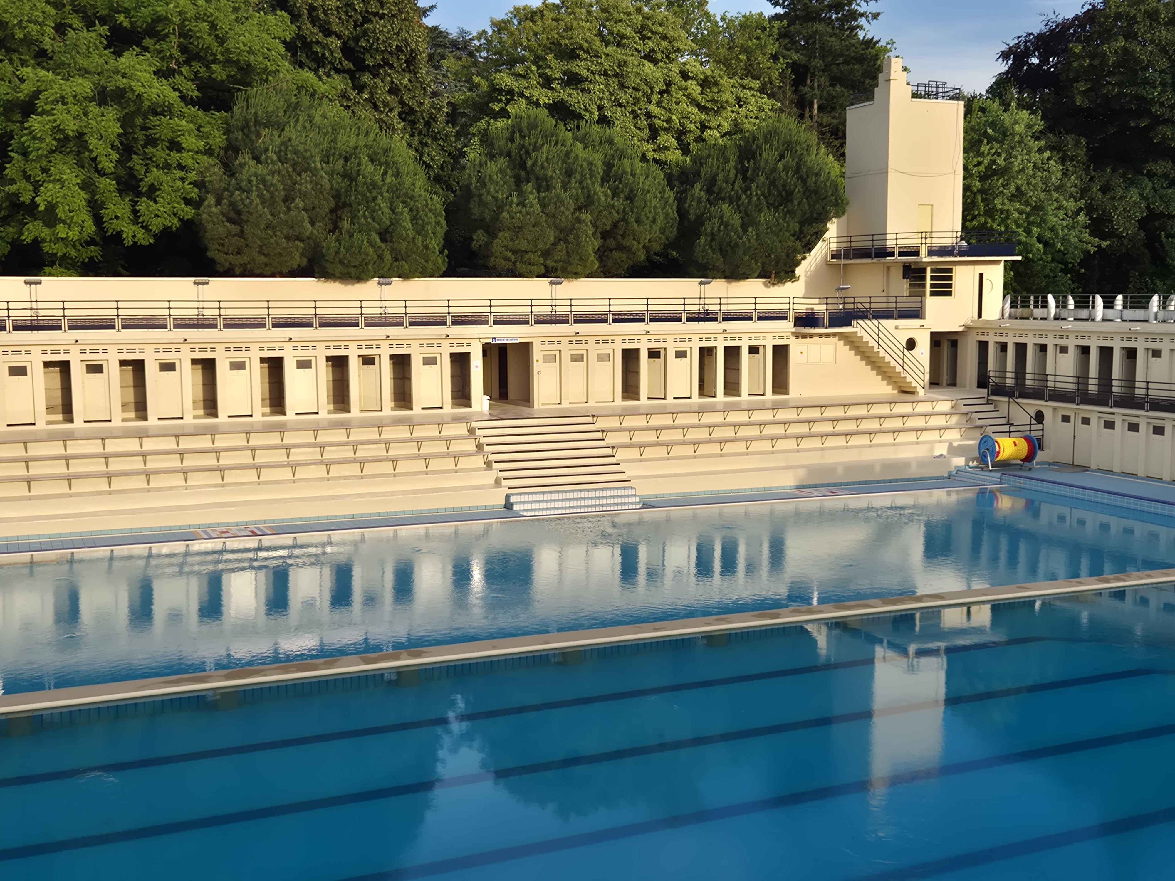 Visite guidée de la piscine Art déco de Bruay-La-Buissière