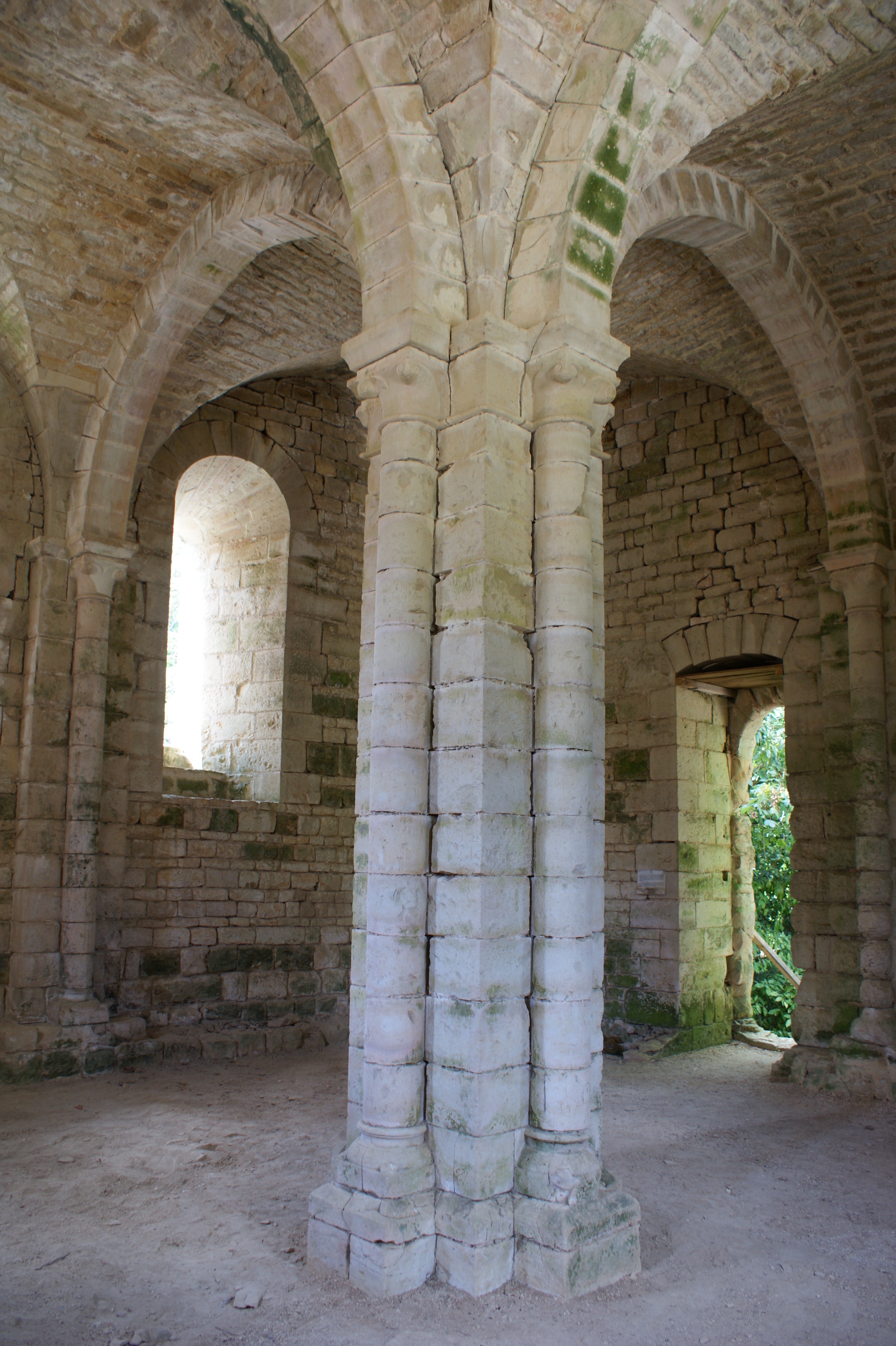 Visite libre : partez à la découverte de l’abbaye Saint-Benoît-et-Notre-Dame de Nanteuil-en-Vallée