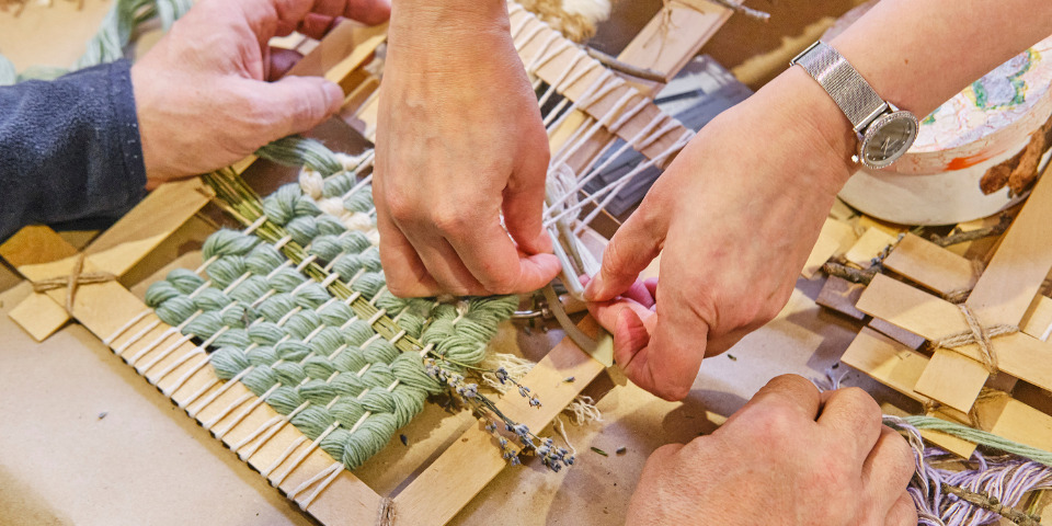 Initiation au tissage artisanal