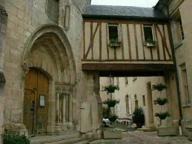 Visite guidée de l'église et du domaine seigneurial de Bazemont