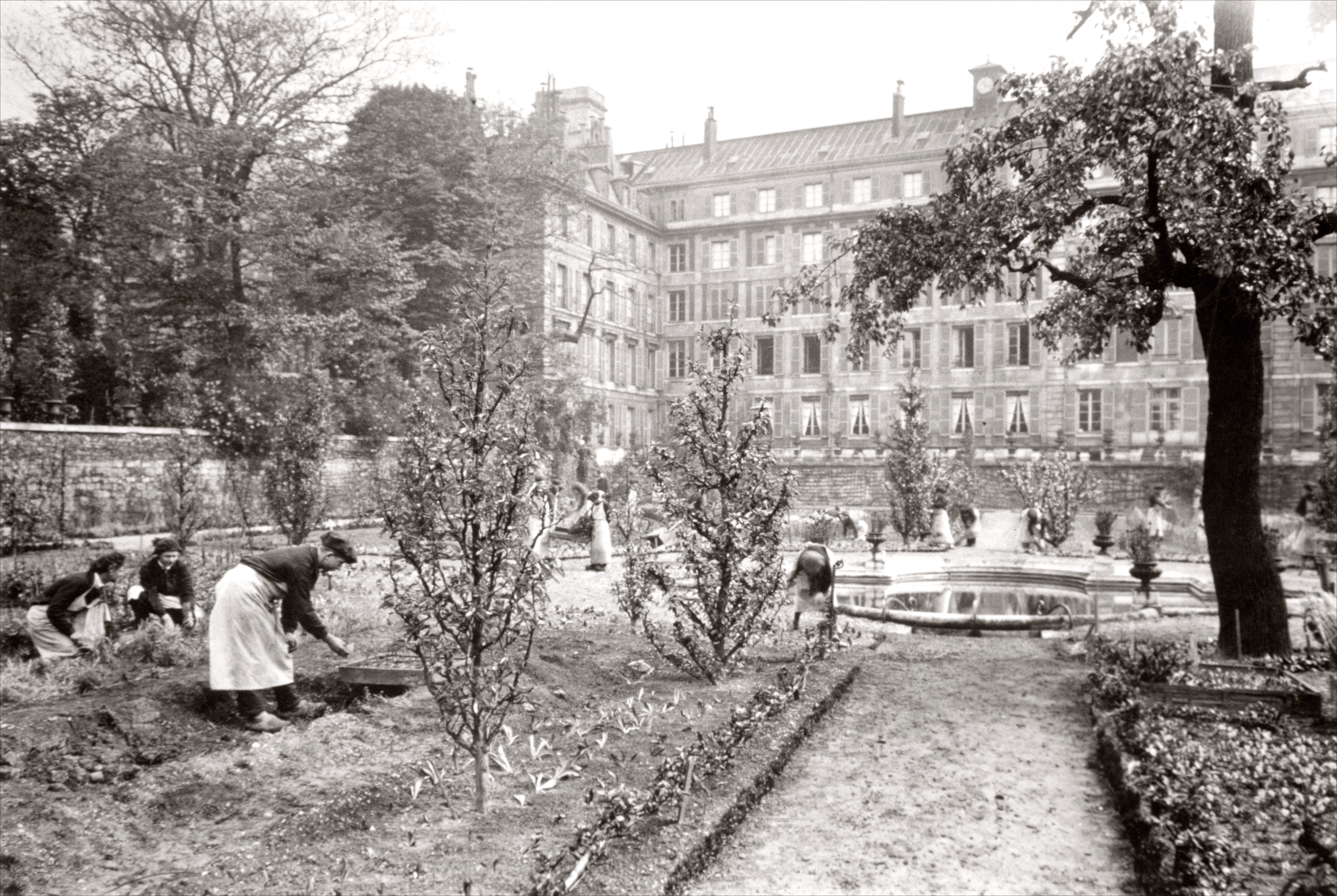 Visite libre de l'exposition et initiation à la langue des signes à l'Institut des sourds de Paris