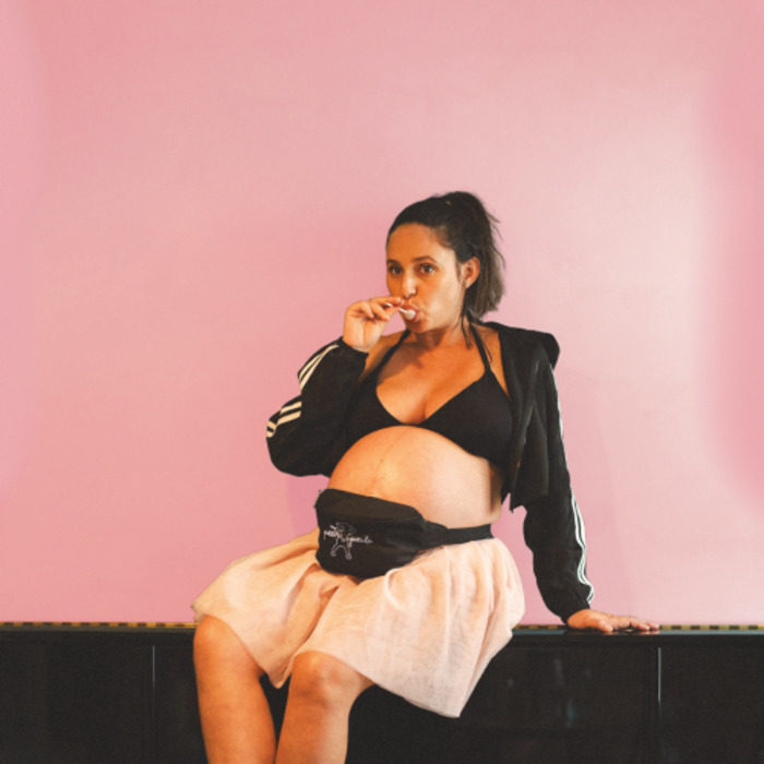 Autrice, Compositrice, interprète, Petite Gueule rap’ comme elle parle pour viser en plein cœur. Après un 1er Album «GRONDE» Coup de cœur de l'Académie Charles Cros & une tournée de 250 concerts, ...