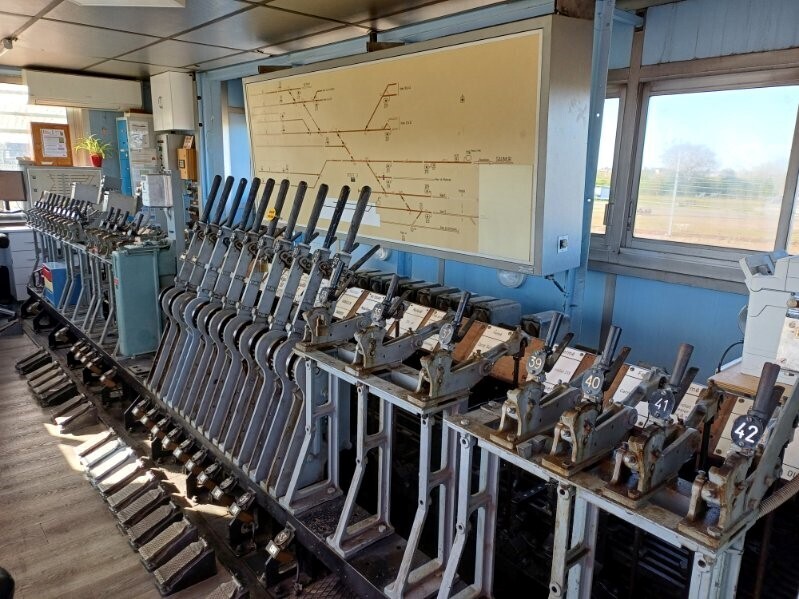 SNCF RÉSEAU : découvrez le poste d'aiguillage de Thouars