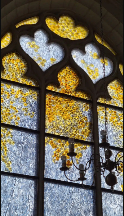 Admirez les vitraux de l'église Saint-Luc