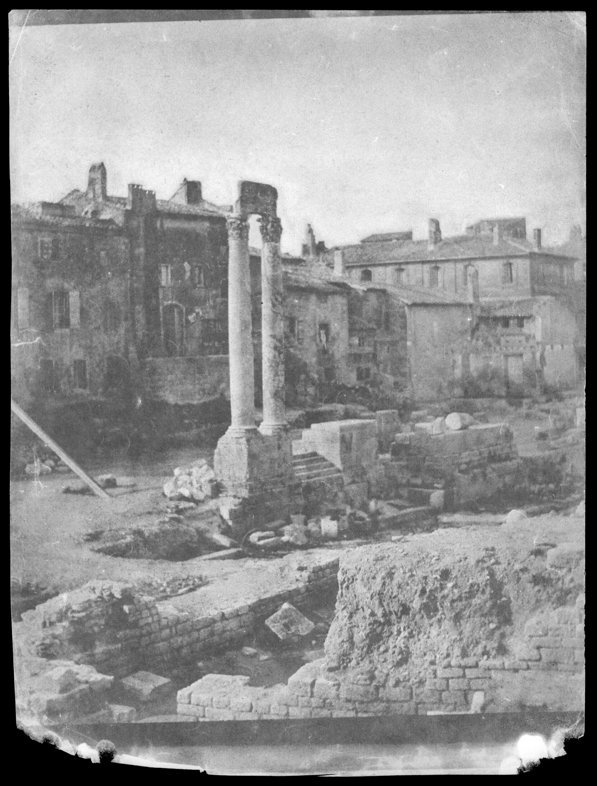 Les Monuments d’Arles dans l’œil des premiers photographes du XIXe siècle