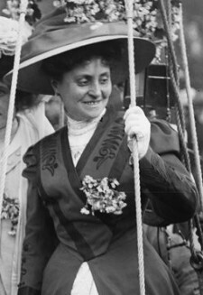 Marie Surcouf, la première femme brevetée pilote aéronaute. ACDF