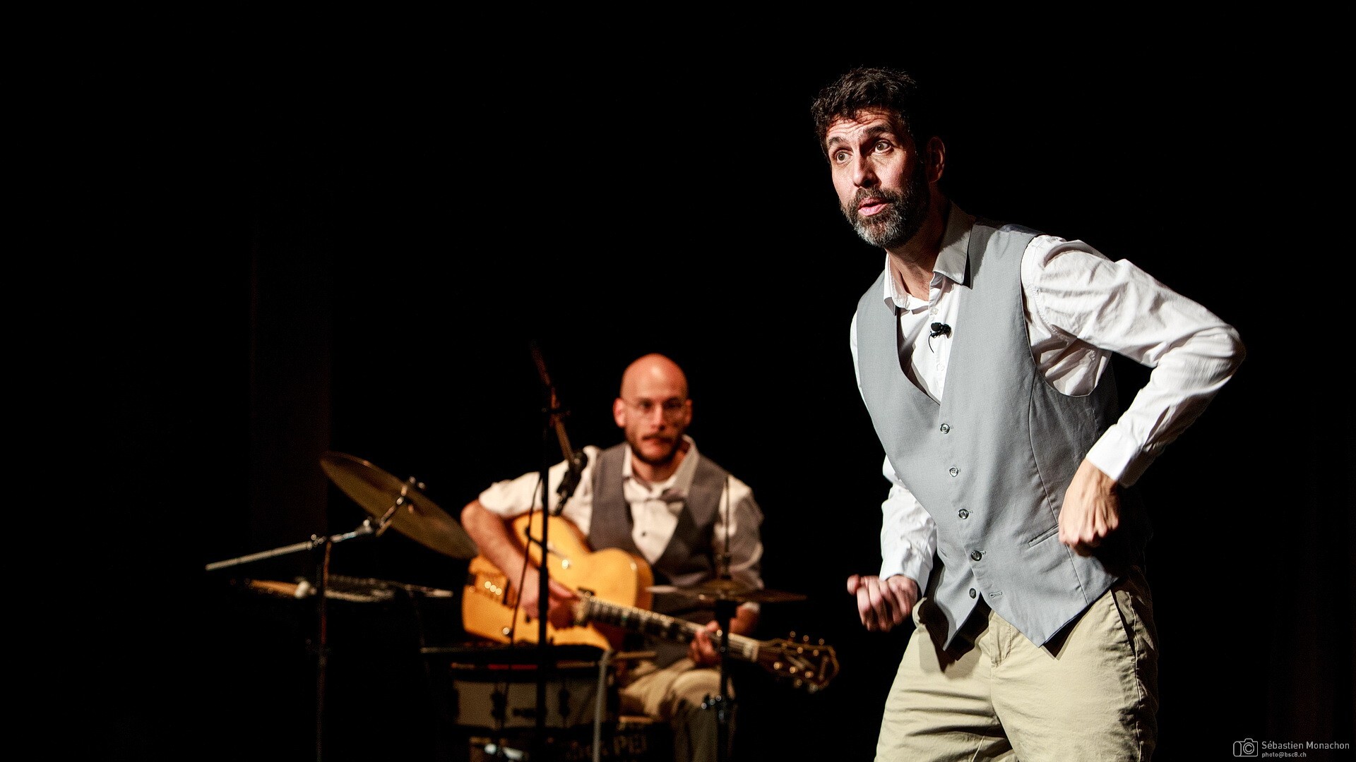 Un spectacle ludique qui propose au public un moment de partage et de complicité.